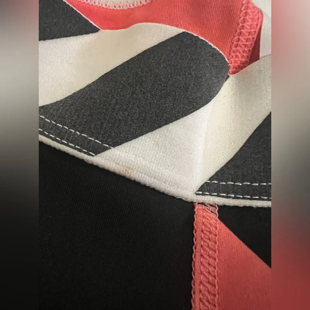 NWT Nike Pro Women’s Shorts in Coral/Black Stripes - Picture 8 of 9